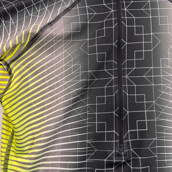 Nike Women’s M Pro Black and Neon Yellow 
Geometric Pullover - Picture 4 of 10